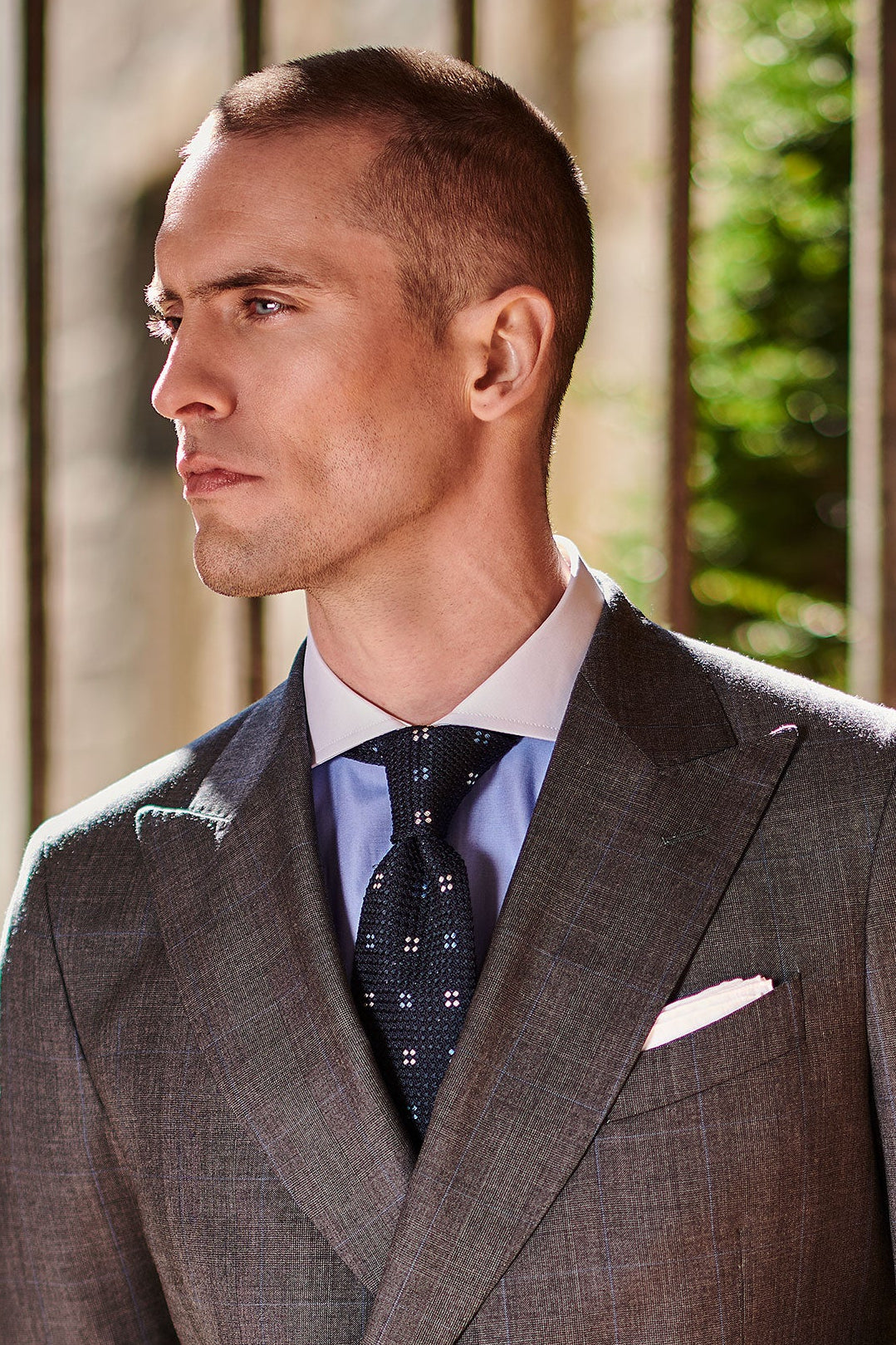 La Twill de Coton Bleu Uni à Col Blanc