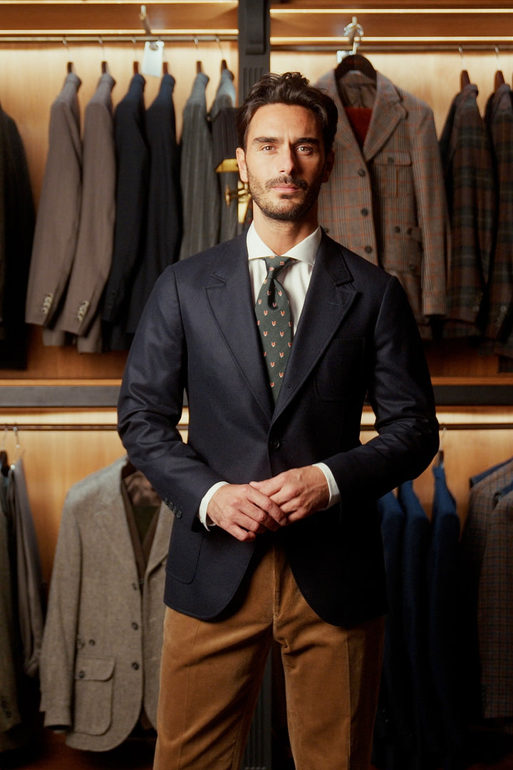 La Milan, flanelle bleu marine – porté en boutique