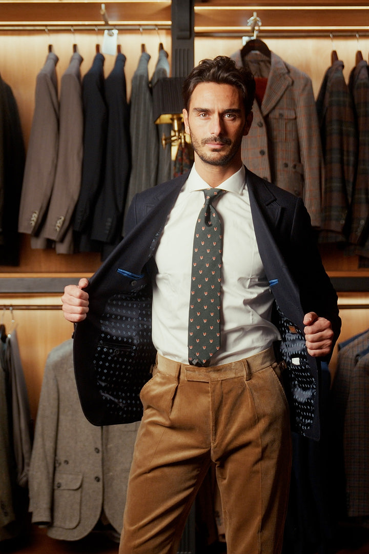 La Milan, flanelle bleu marine – porté en boutique