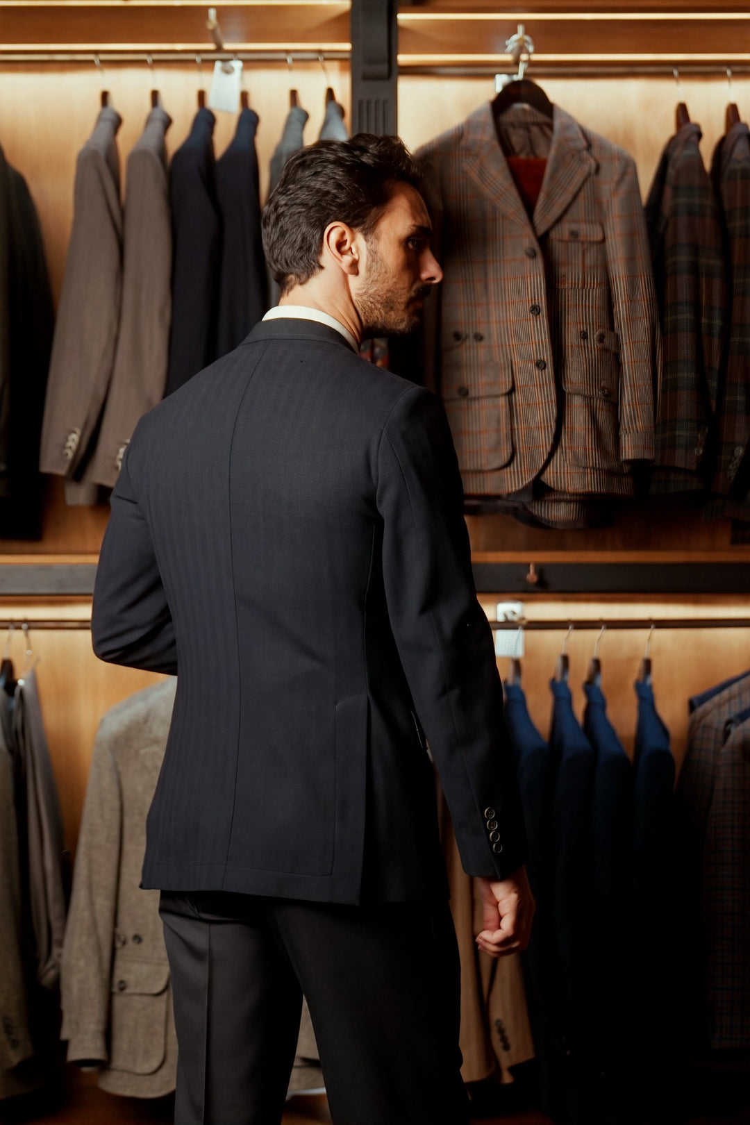 La Turin, chevron bleu marine – porté en boutique
