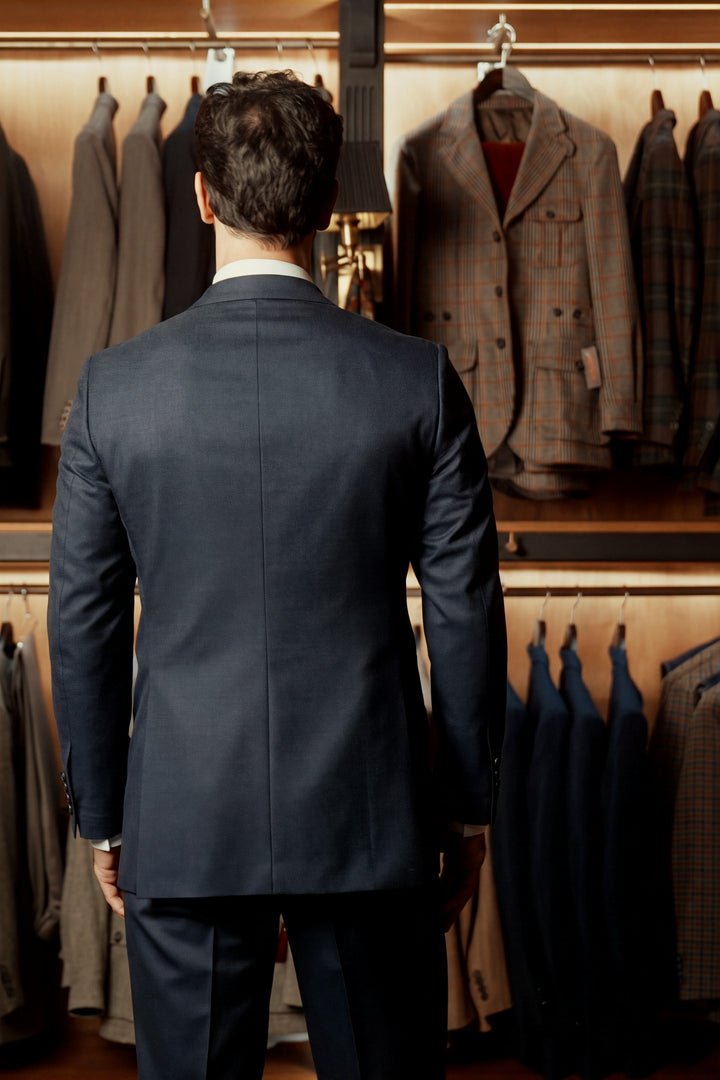 Le Kensington, fil à fil bleu sublime – porté en boutique