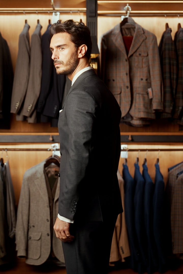 Le Naples, laine tramée gris intense – porté en boutique