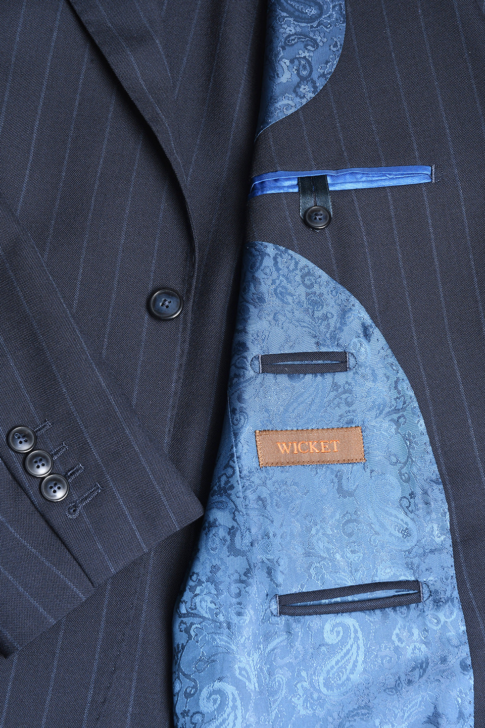 Le Kensington – Travel Suit marine à rayures – WICKET