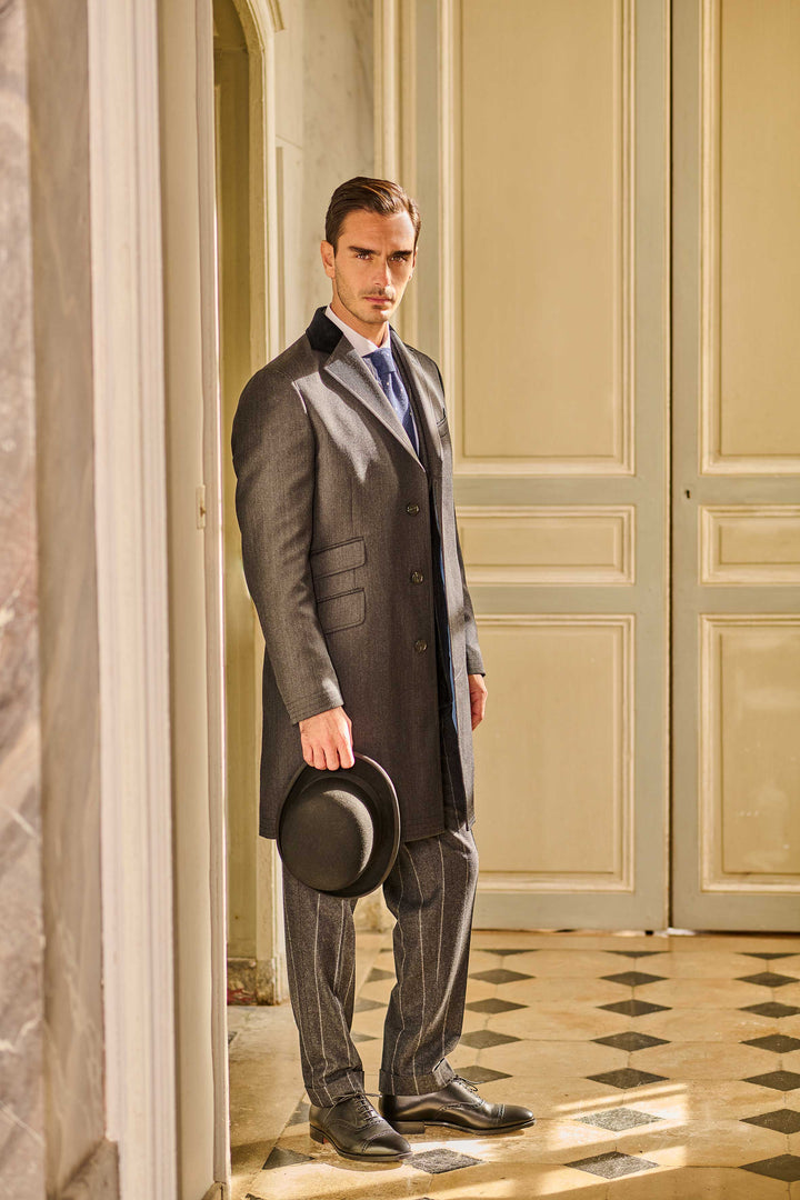 Le Vittorio – Charcoal whipcord with a velvet collar – WICKET