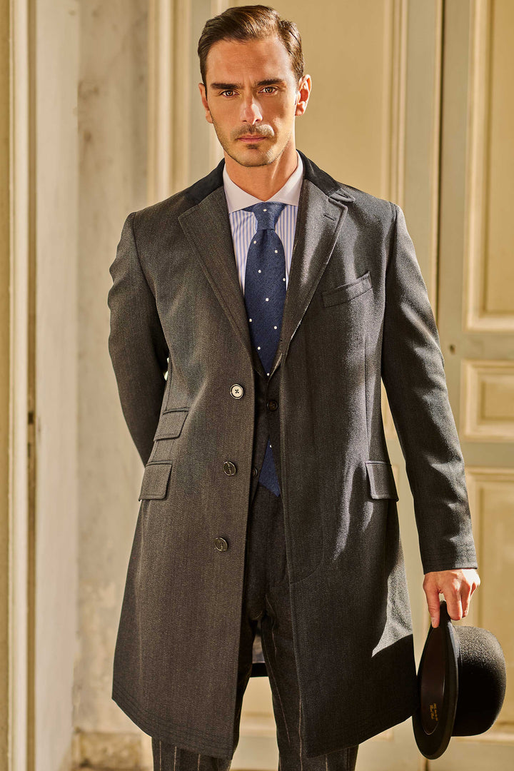 Le Vittorio – Charcoal whipcord with a velvet collar – WICKET