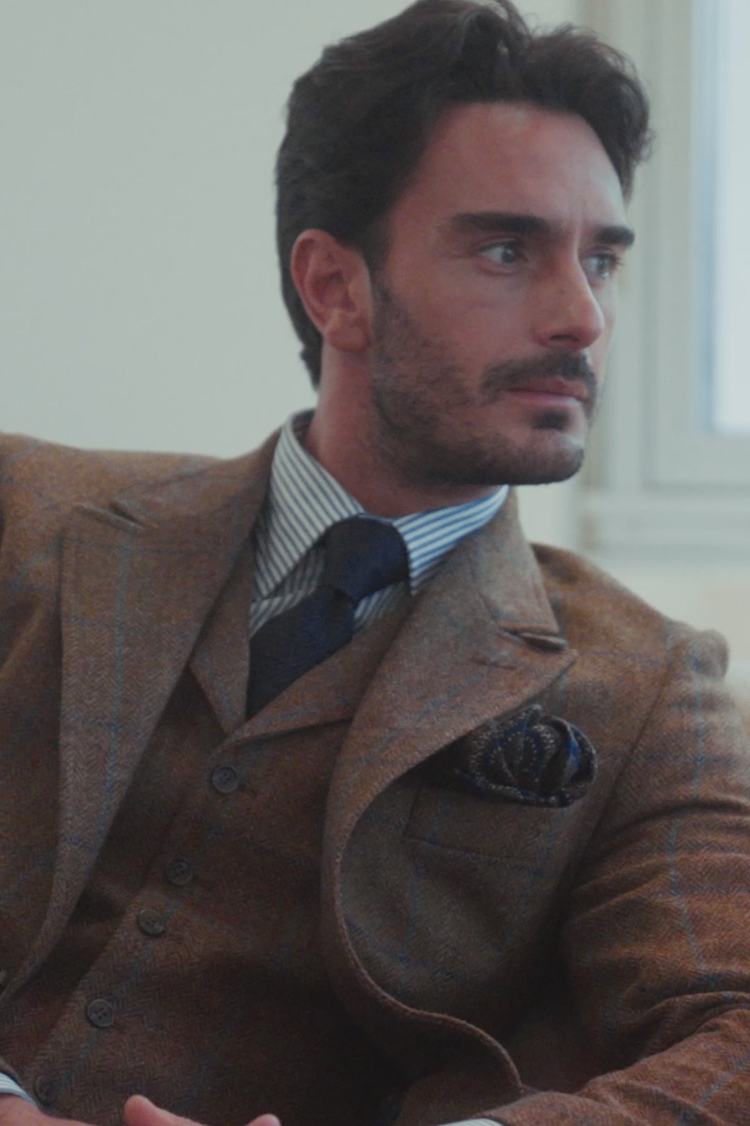 La Kensington tweed beige à carreaux – film AH26