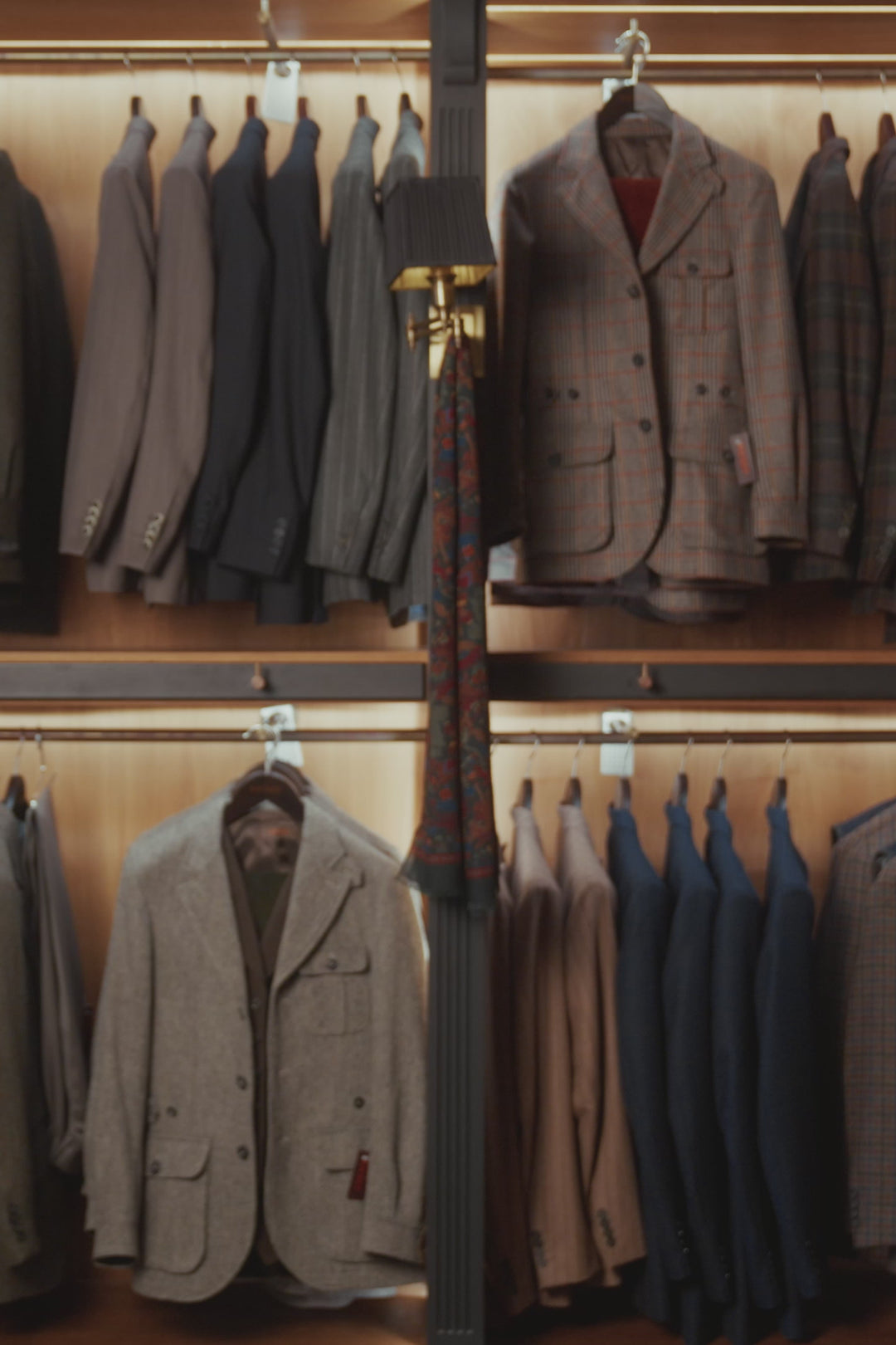 Le Kensington, tweed Shetland vert et beige – vidéo portée en boutique