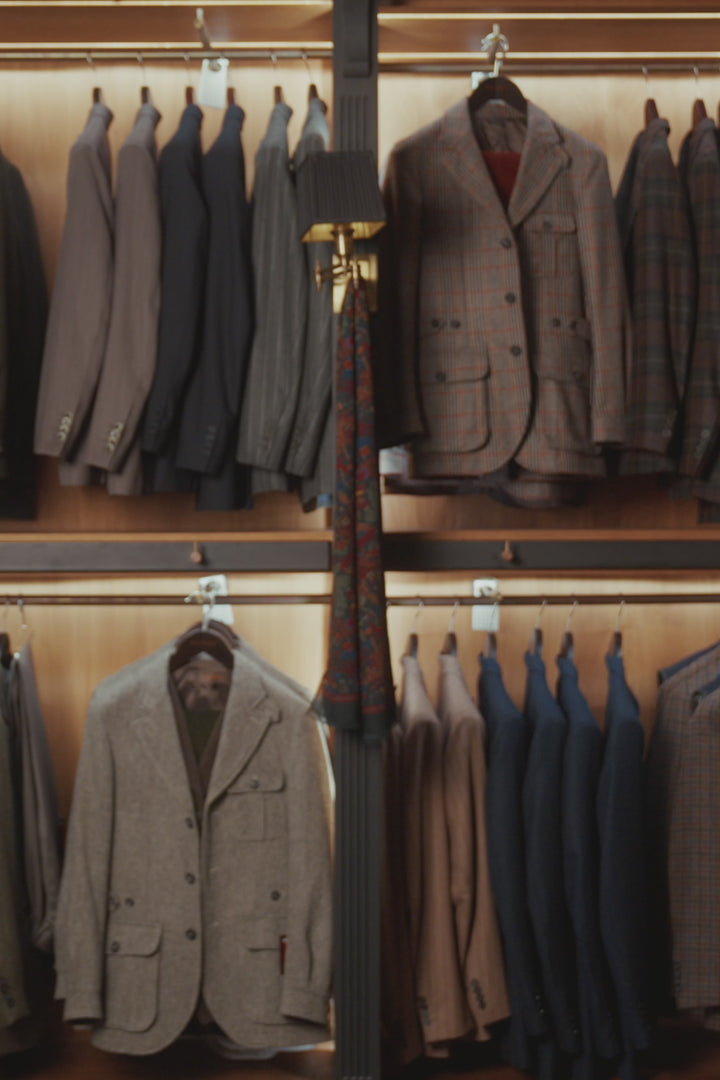 La Rome, chevron bleu nuit et marine – vidéo portée en boutique