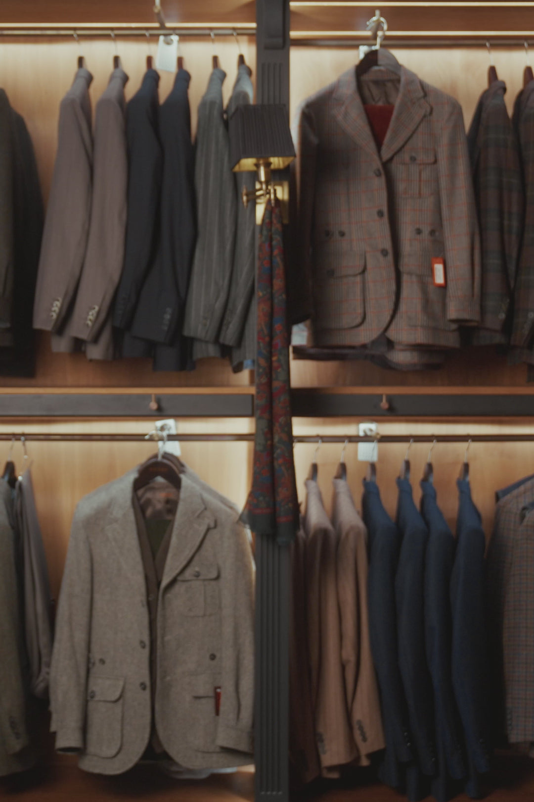 Le Kensington, flanelle gris intense – vidéo portée en boutique
