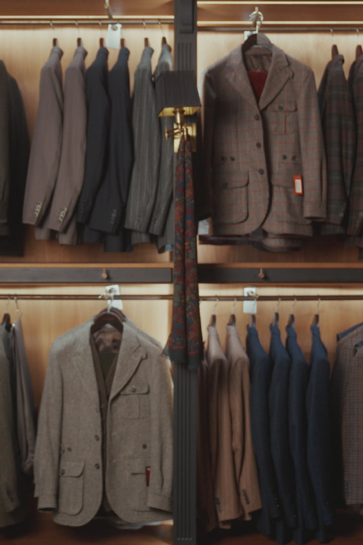 Le Kensington, flanelle gris intense – vidéo portée en boutique