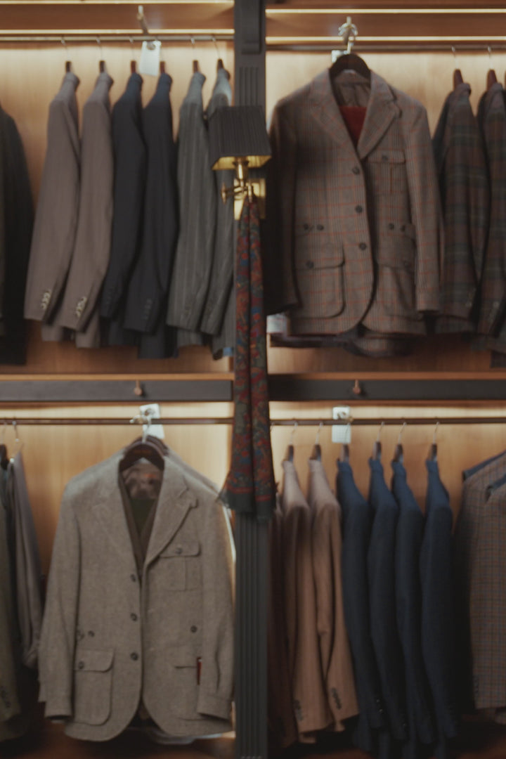Le Classique, laine sergée gris souris – vidéo portée en boutique
