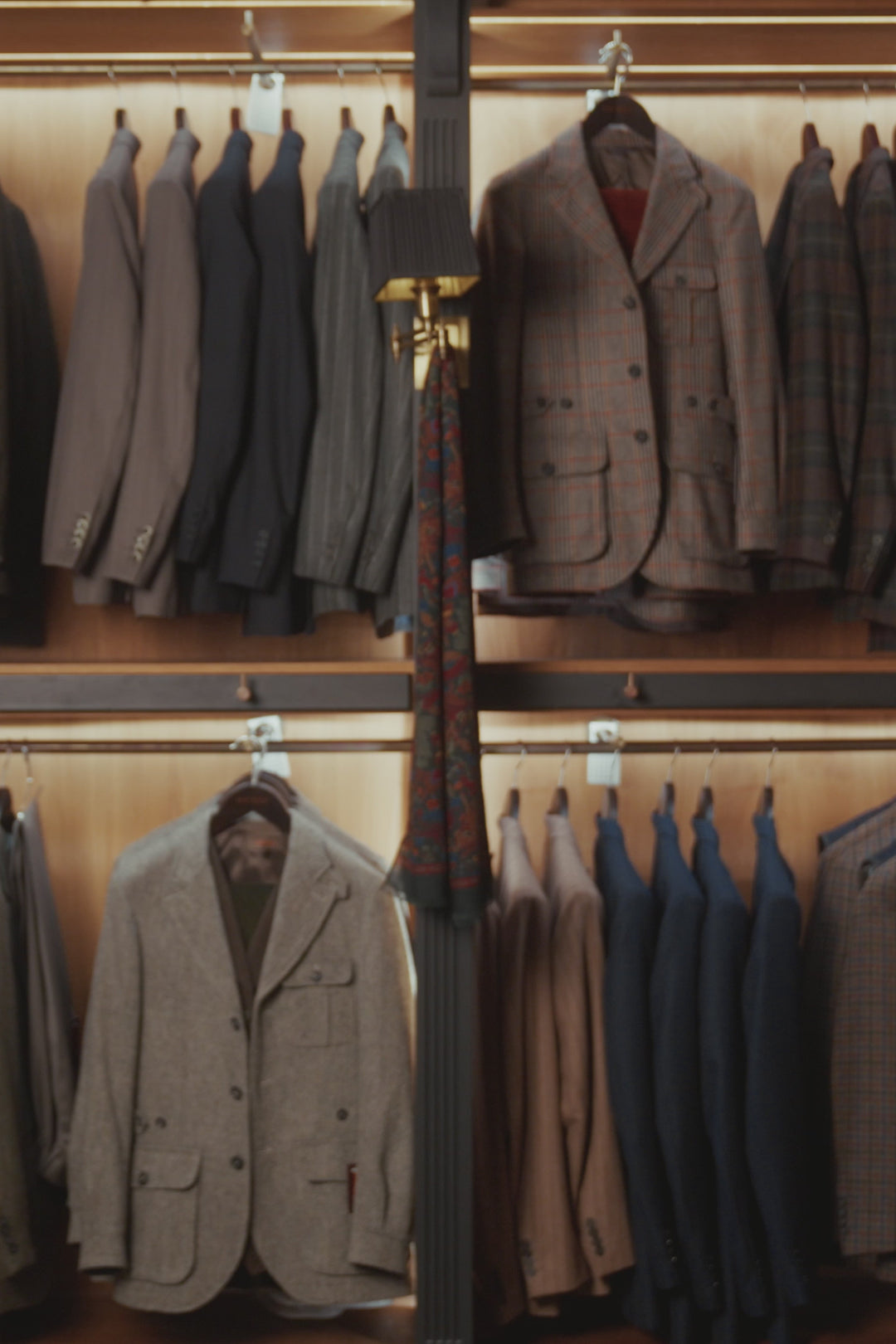 Le Smoking, laine vierge et mohair – vidéo portée en boutique