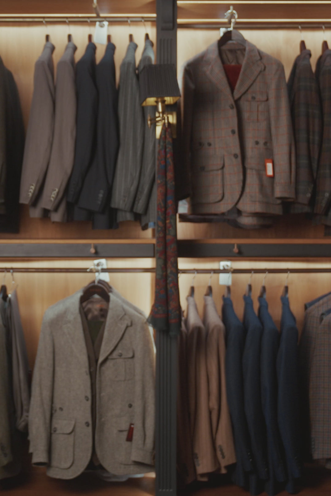 Le Windsor, whipcord beige et brun – vidéo portée en boutique