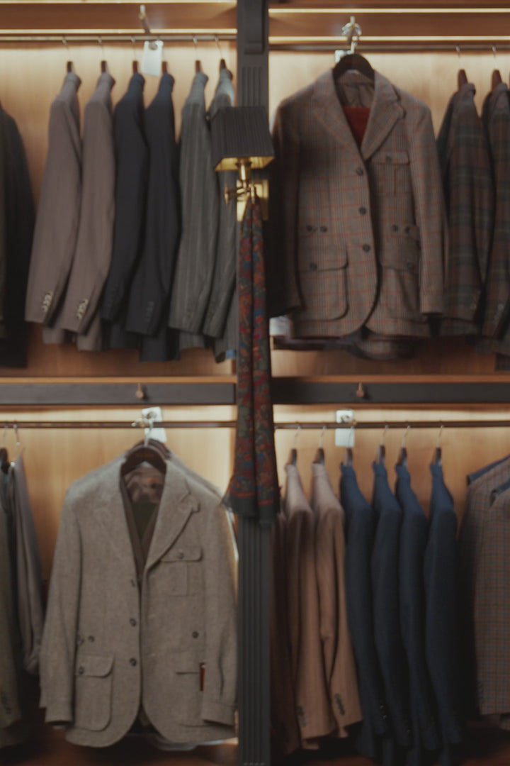 La Saharienne, tweed Donegal beige et brun – vidéo portée en boutique