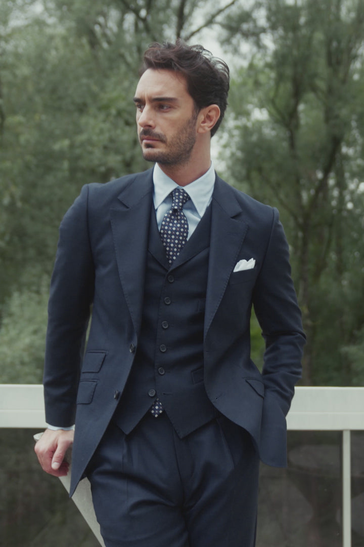 Le Kensington grain de caviar bleu marine – film AH26