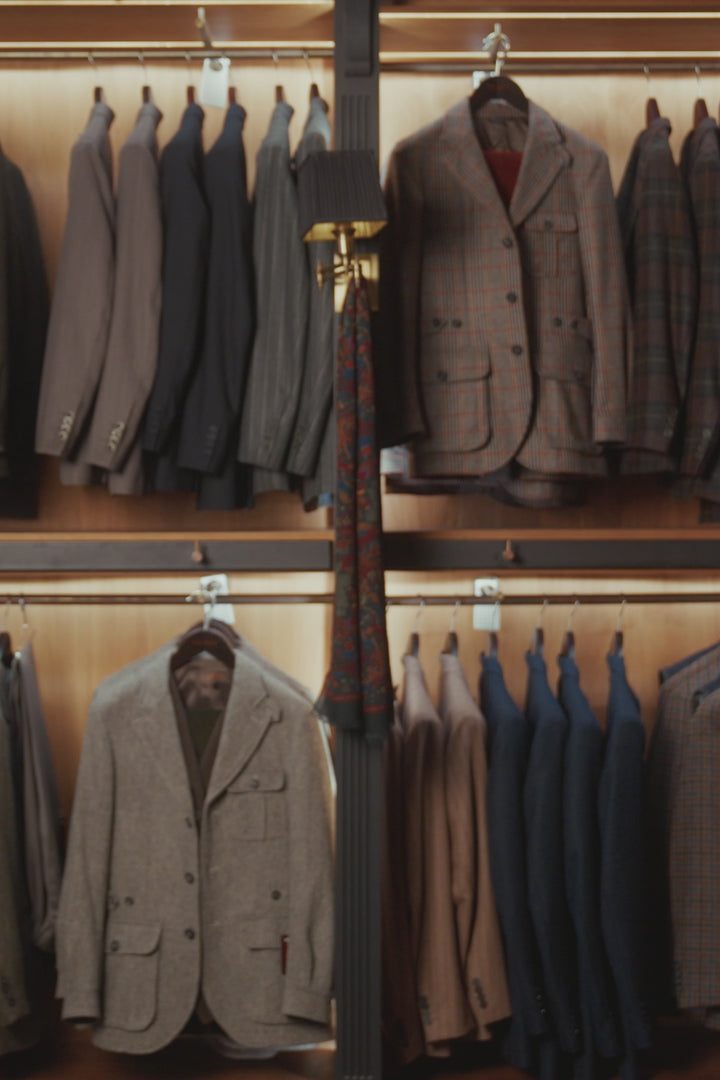 La Milan, flanelle bleu marine – vidéo portée en boutique