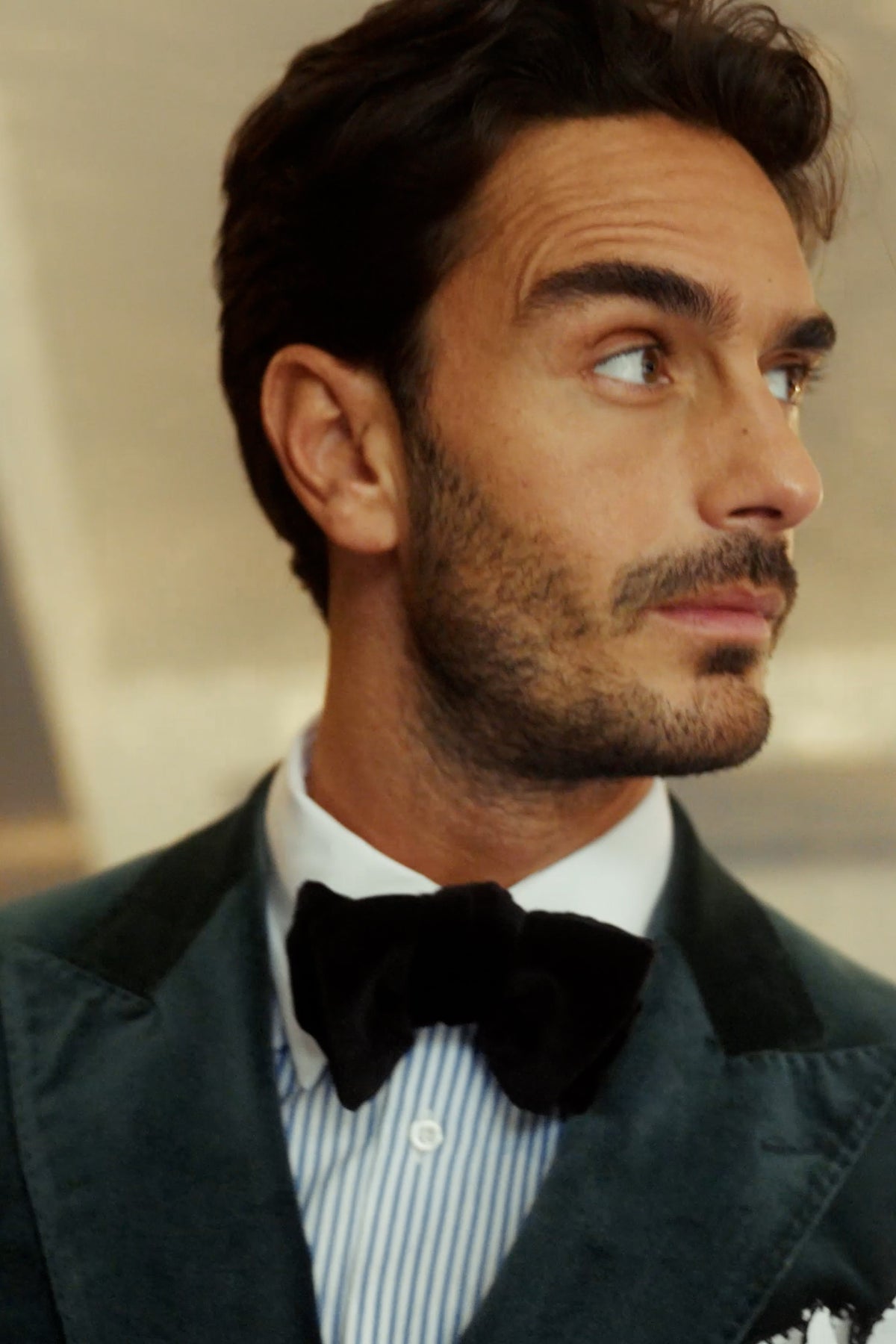 Naples jacket in emerald green panne velvet with a bow tie