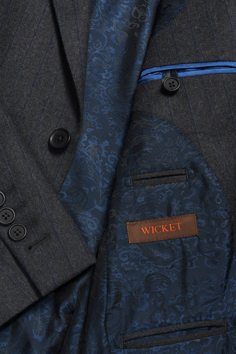 Le Kensington – Flanelle de Laine Super 120, Gris Intense à rayures Bleu Marine – WICKET