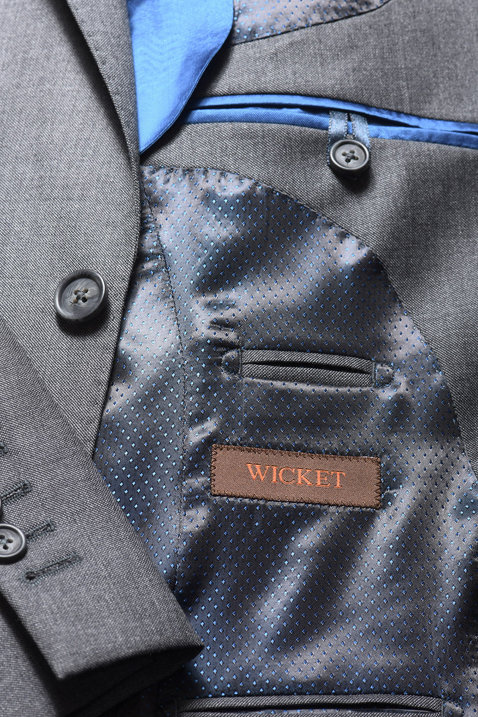 Le Kensington – Known as ‘end-on-end’, sublime grey, Super 120 wool – WICKET